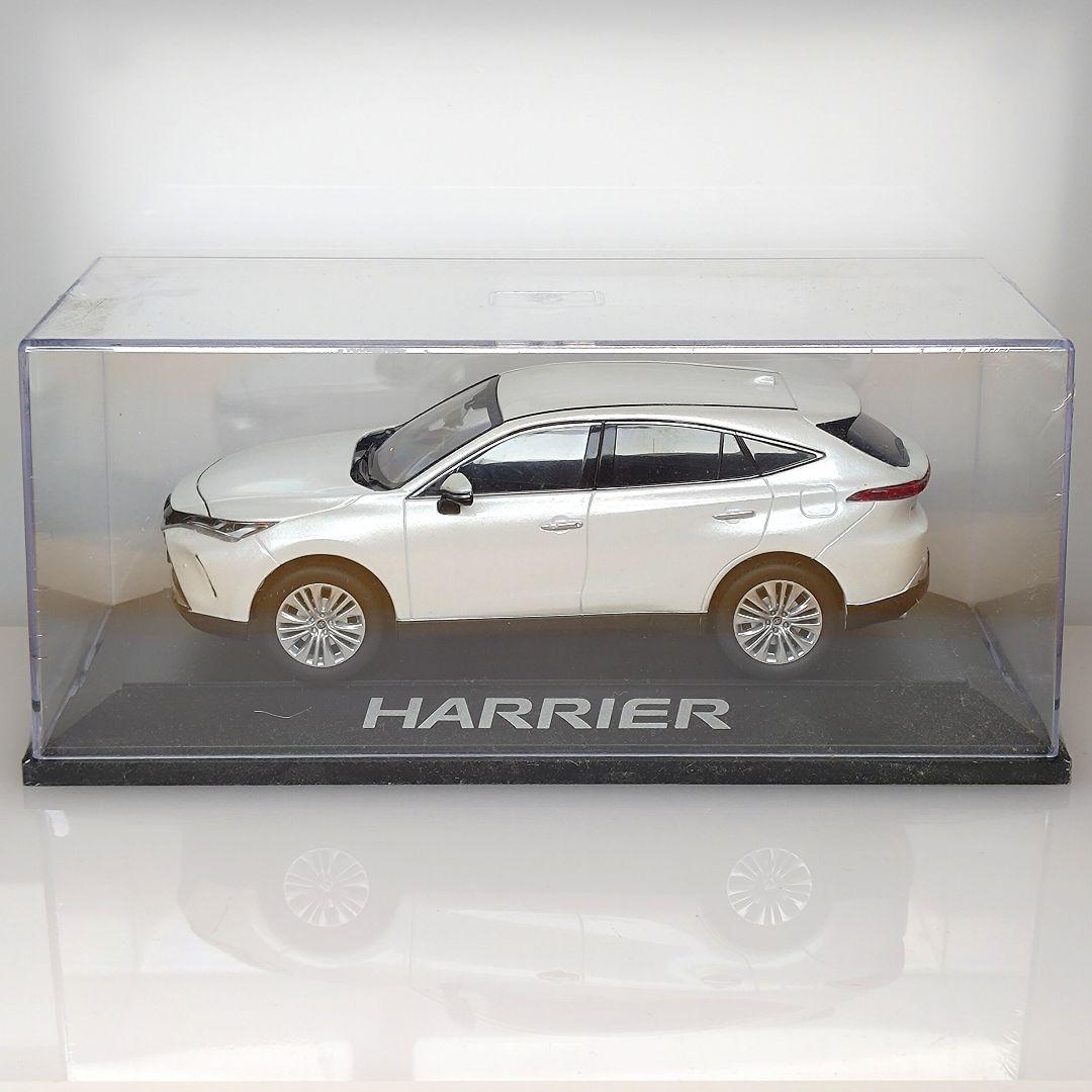 新型 トヨタ ハリアー カラーサンプル ホワイトパールクリスタルシャイン 非売品