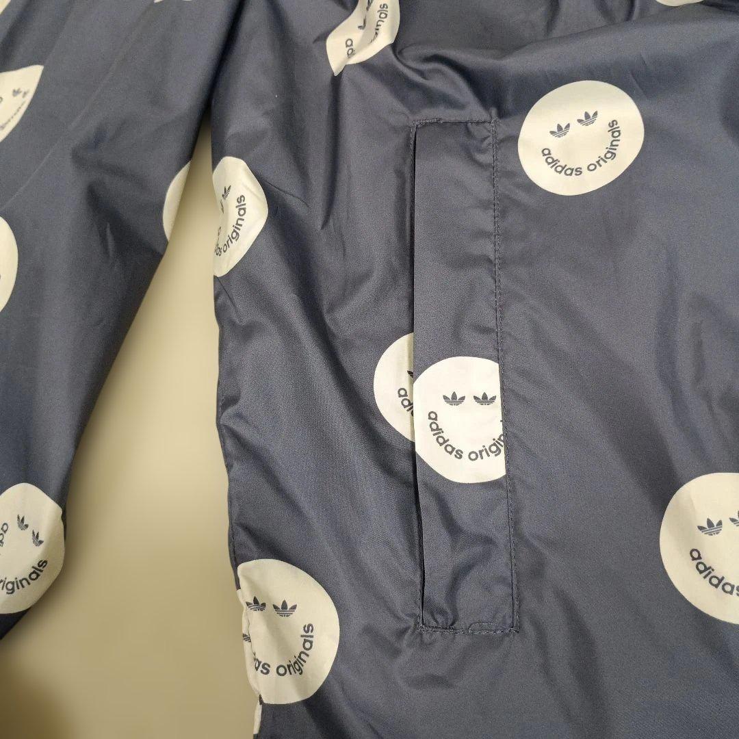 アディダスadidasプリントウィンドブレーカースマイリーフェイス