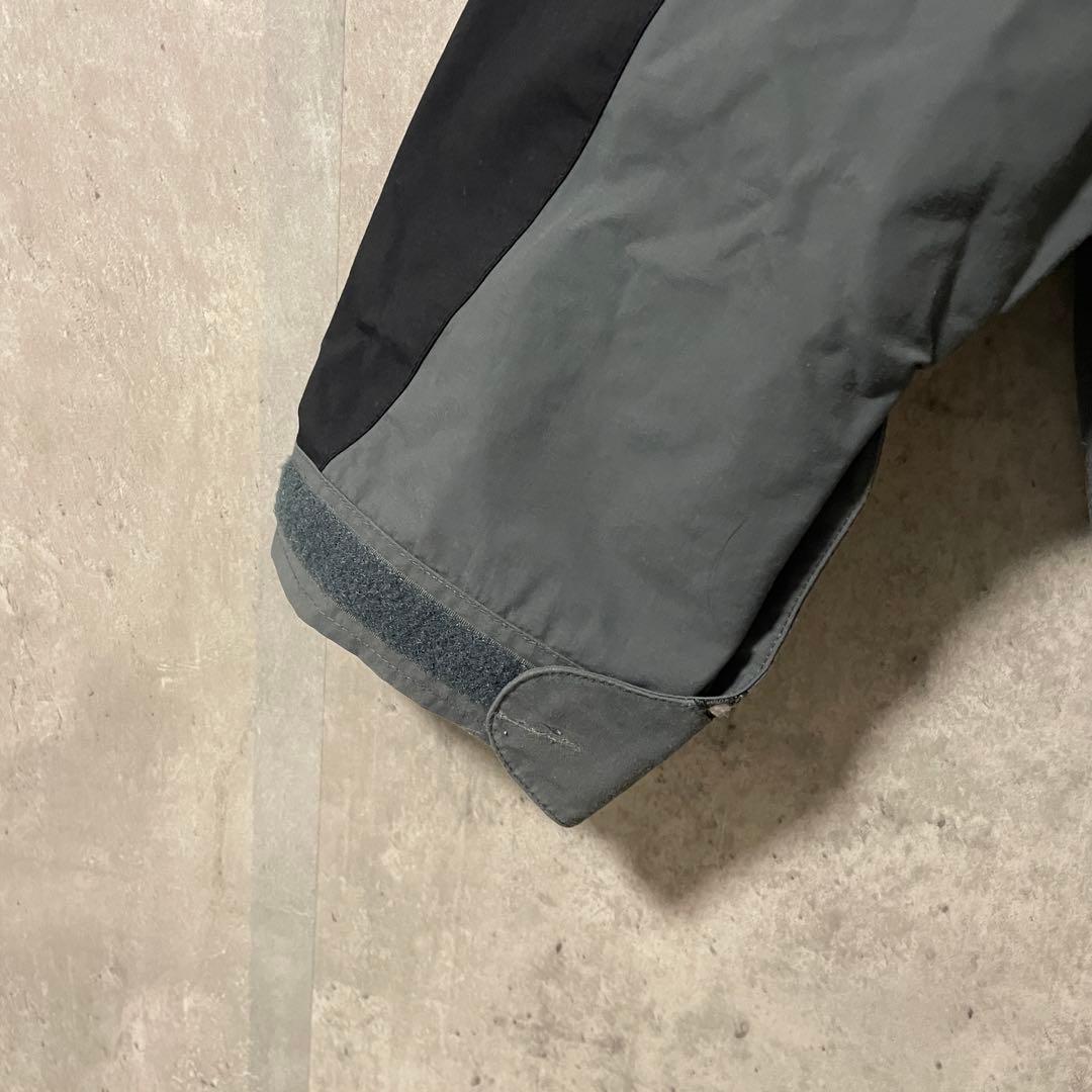 Burtonバートンスキーウェアスノーボードジャケット黒ブラック灰色グレー刺繍