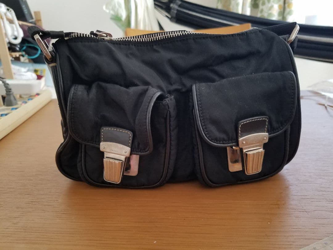 PRADA　純正　ブラックナイロンボディバッグ・ウエストポーチ