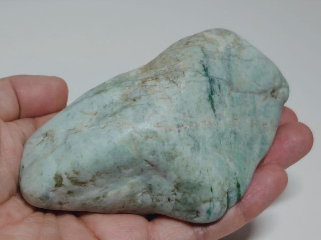 ミント緑 443g 翡翠 ヒスイ 原石 鑑賞石 自然石 誕生石 鉱物 鉱石 水石