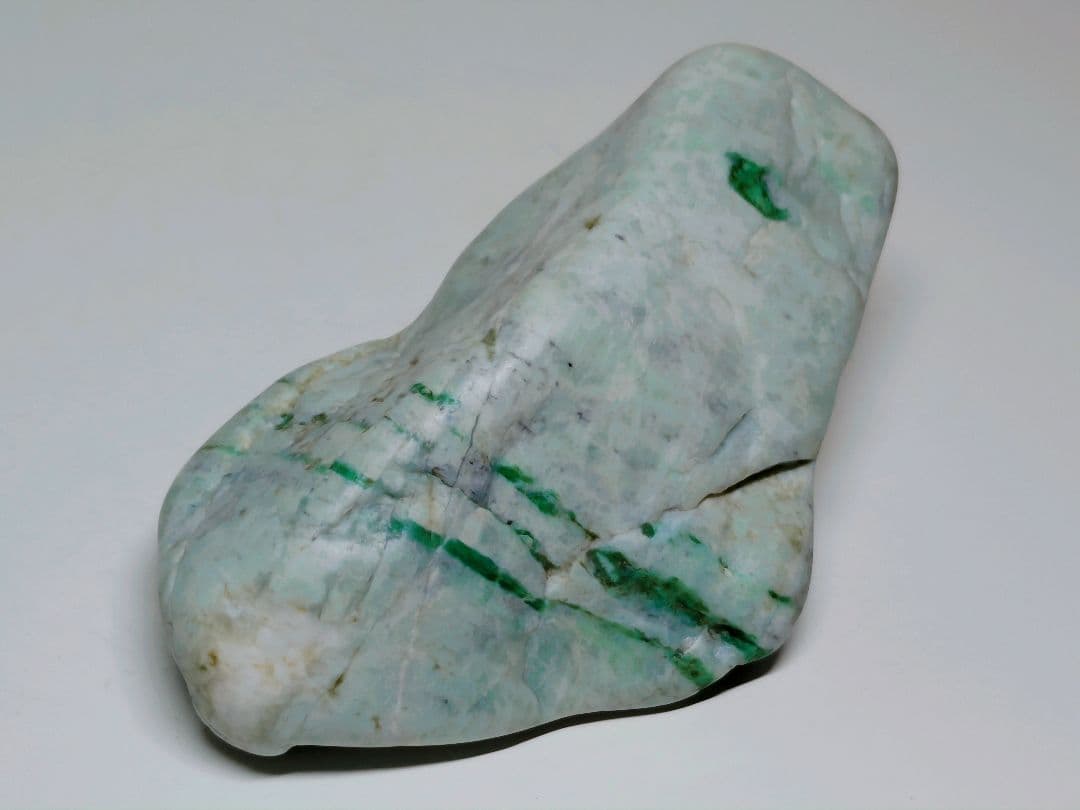 ミント緑 443g 翡翠 ヒスイ 原石 鑑賞石 自然石 誕生石 鉱物 鉱石 水石