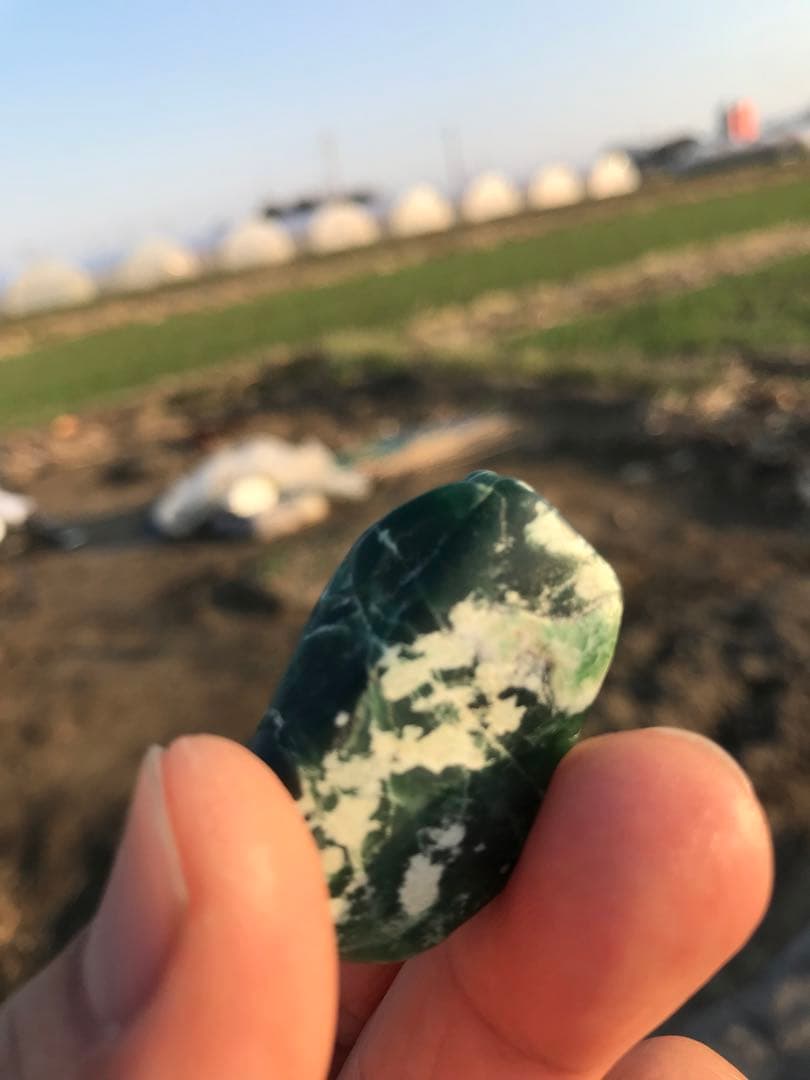 糸魚川翡翠　原石　ヒスイ