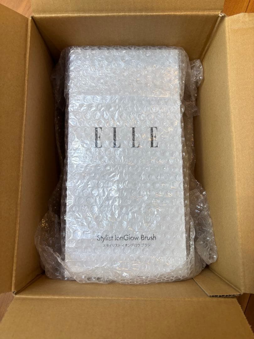 CHOUCHOU × ELLE スタイリストイオングロウブラシ 赤色青色LED