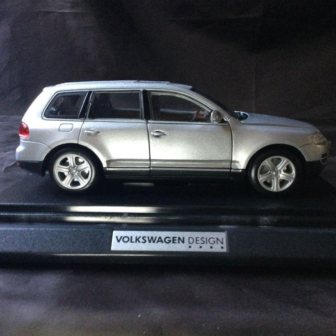 フォルクスワーゲン トゥアレグ 1/24 VOLKSWAGEN DESIGN
