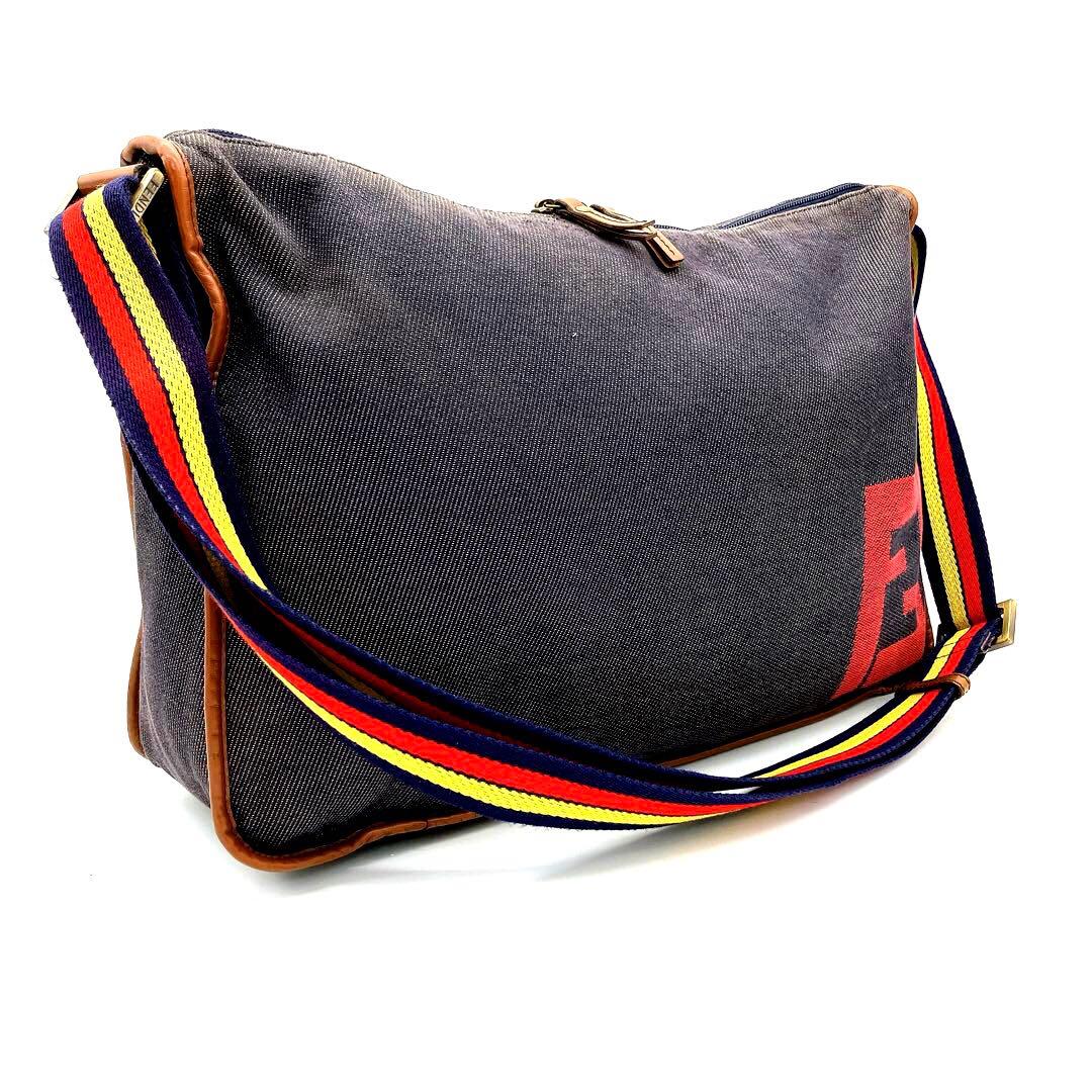 【FENDI】メッセンジャーバッグ　デニム　ロゴ　ブルー系