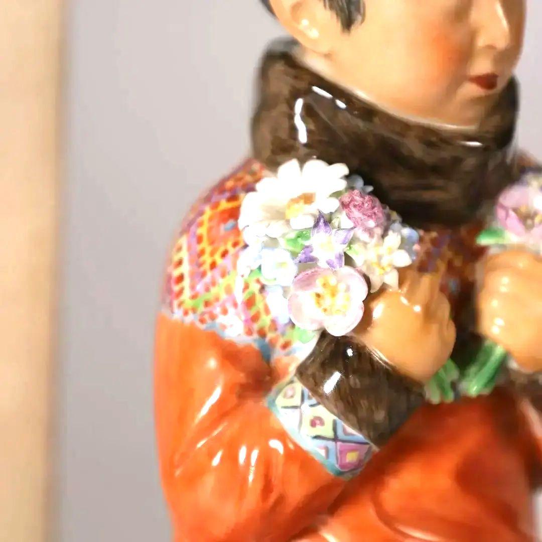 ロイヤルコペンハーゲン民族衣装フィギュリン グリーンランドの少女No.12415