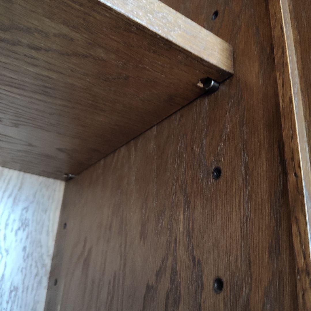 木製ブラウン良品本棚 ガラス扉、引き出し3つ付き中古