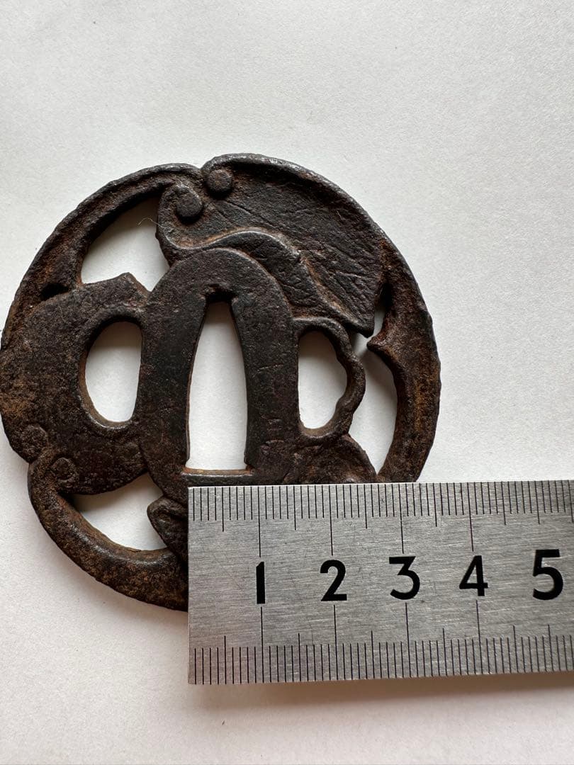 透かし鍔 古鍔 鉄地 鐔　鉄地つば 刀装具 古美術 時代物 葉の図 26A1