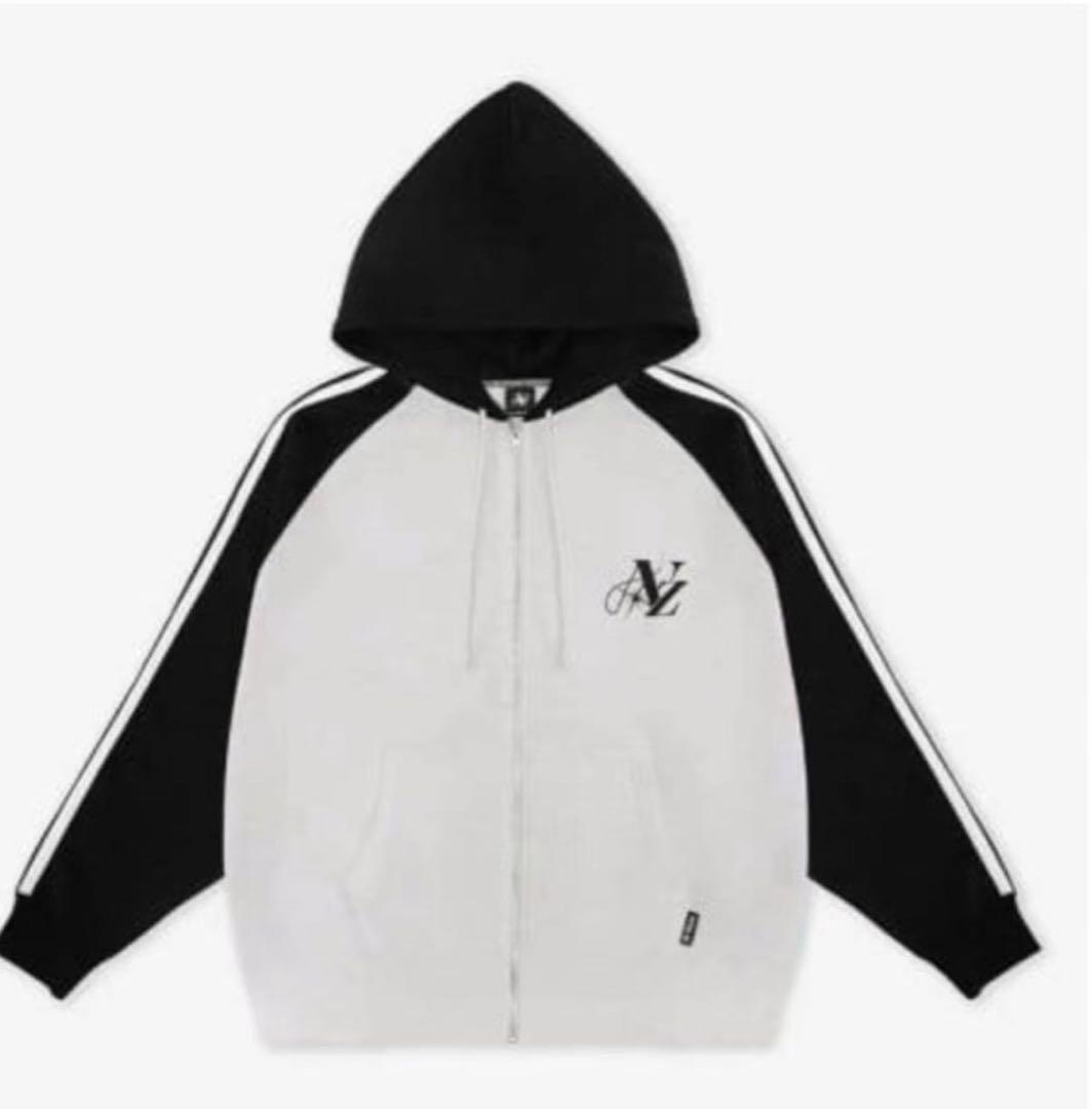 新品未開封NiziU awake フーディー　パーカー　Lサイズ