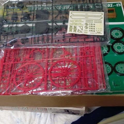 バンダイ模型1/16　1914年型　デニス　モーター　ファイヤ　エンジン
