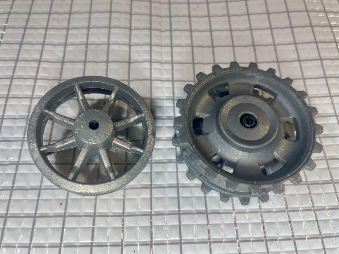 ヘンロン1/16 純正【Ⅲ号戦車&突撃砲】用メタルキャタピラ&起動輪&誘導輪