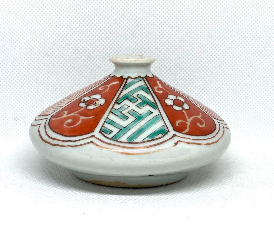 油壺　古伊万里　花と紗綾形紋様