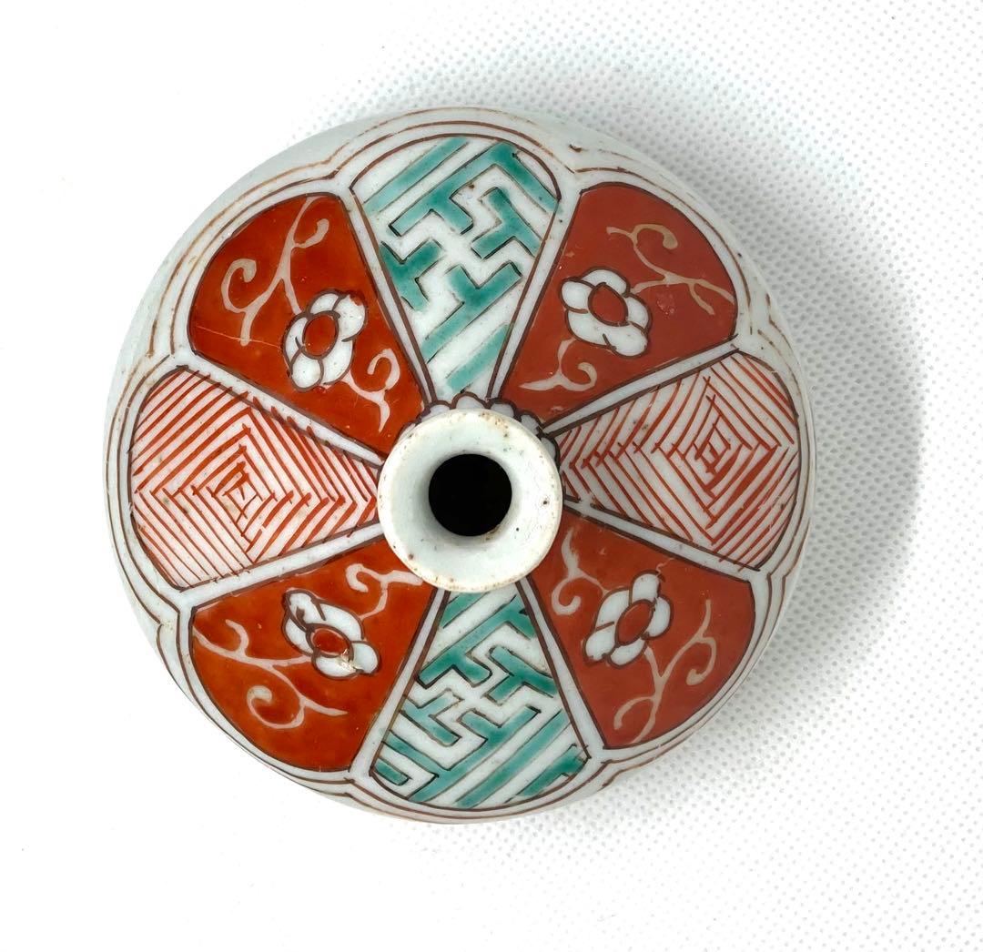 油壺　古伊万里　花と紗綾形紋様