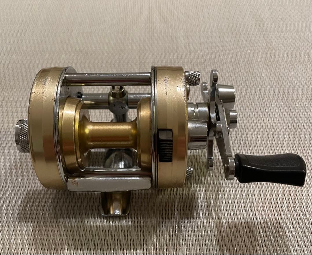 ABU Ambassadeur 2500C ベイトキャスティングリール