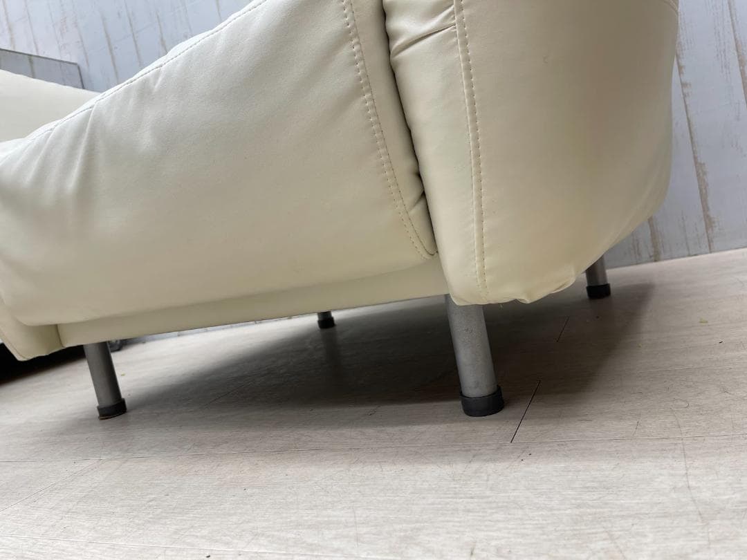 美品　リクライニングソファ ホワイト レザー 一人掛け 脚付き