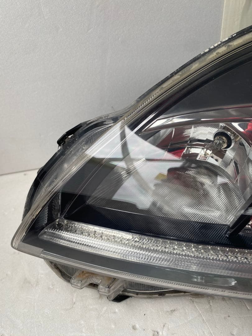 トヨタ プリウス 30系（ZVW30）前期 純正HIDヘッドライト 左右セット