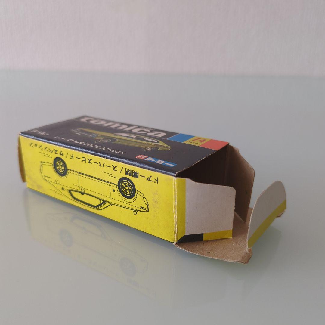 黒箱 トミカ ニッサンローレル2000SGX 色指定箱