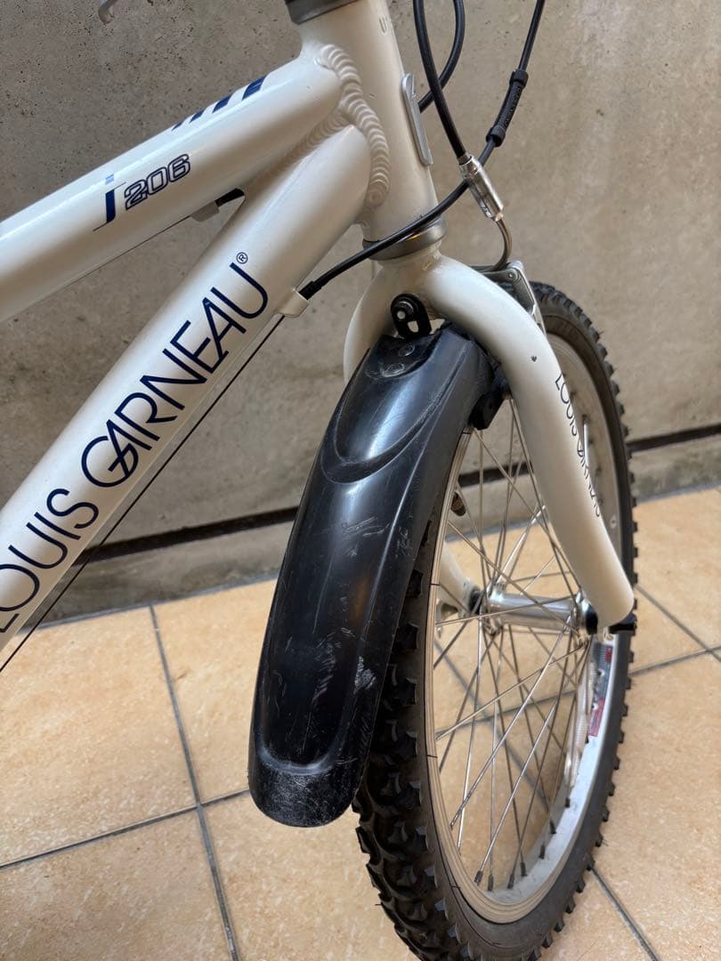 【現地取引可能】LOUIS GARNEAU 20インチ ホワイトLGS-J206