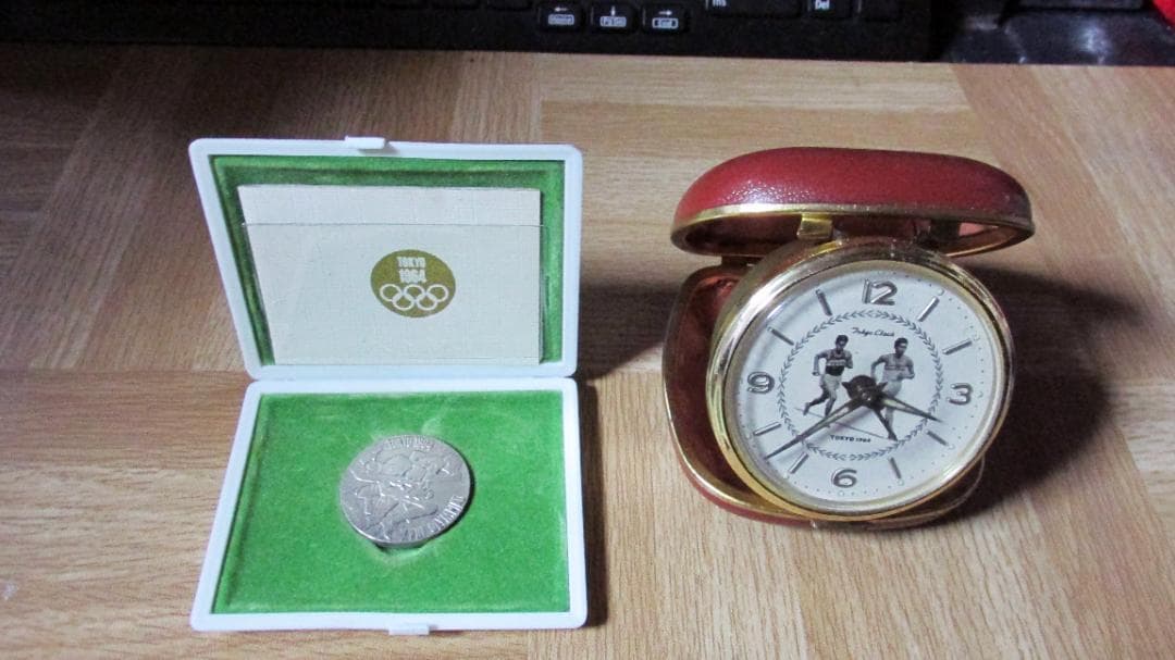 1964年 東京オリンピック携帯時計&記念銀メタル　送付無料