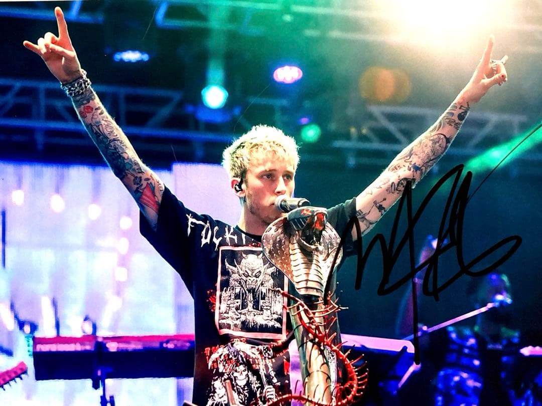 マシン・ガン・ケリー直筆サイン入り2Lサイズ写真…アメリカのラッパー…