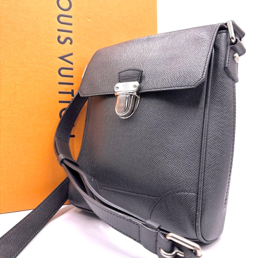 極美品　ルイヴィトン　タイガ ルカ ショルダーバッグ 25071401