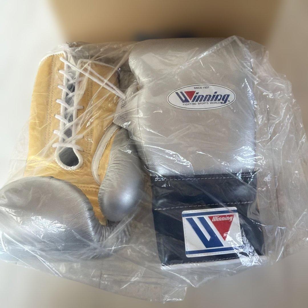 は*ち様 新品Winning ボクシンググローブ 14 oz シルバー/ゴールド