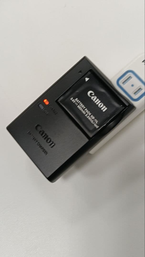 CANON　IXY 120 　PC2048 デジカメ　充電器付き