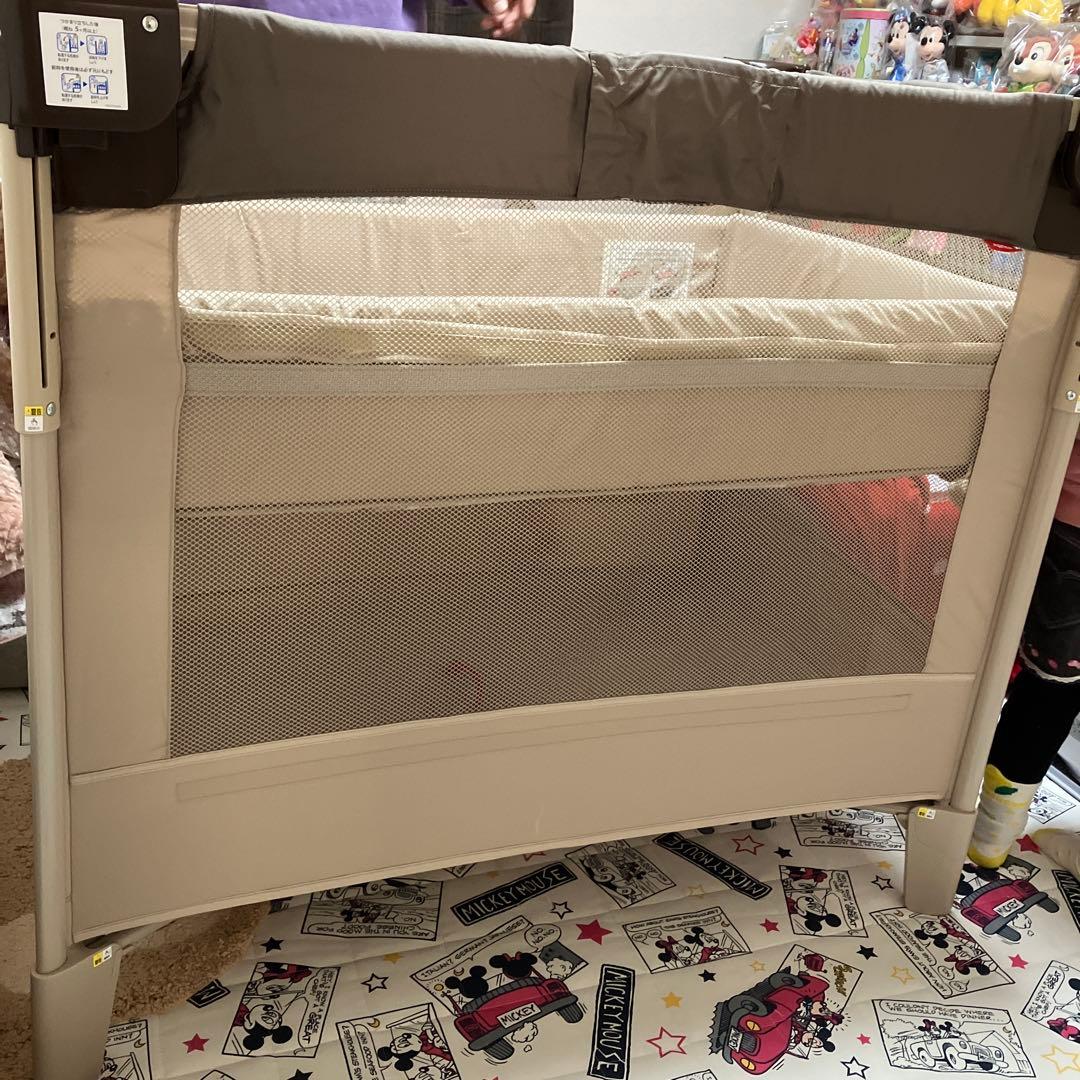 アップリカ　ココネルエアー折りたたみ式ベビーベッド ココアブラウン色