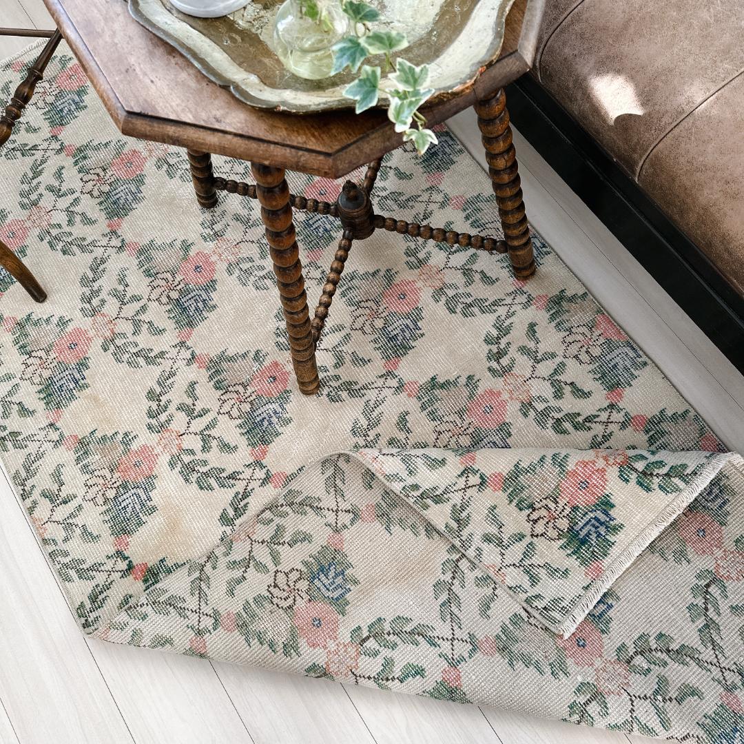 トルコ ヴィンテージラグ A117 クリーム コーラルピンク ダークグリーン