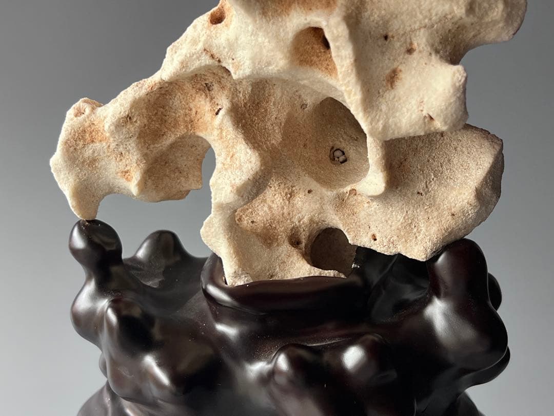 「星漢」　天然石　鑑賞石　飾り石　中国美術　置物　太湖石　台座付き　インテリア