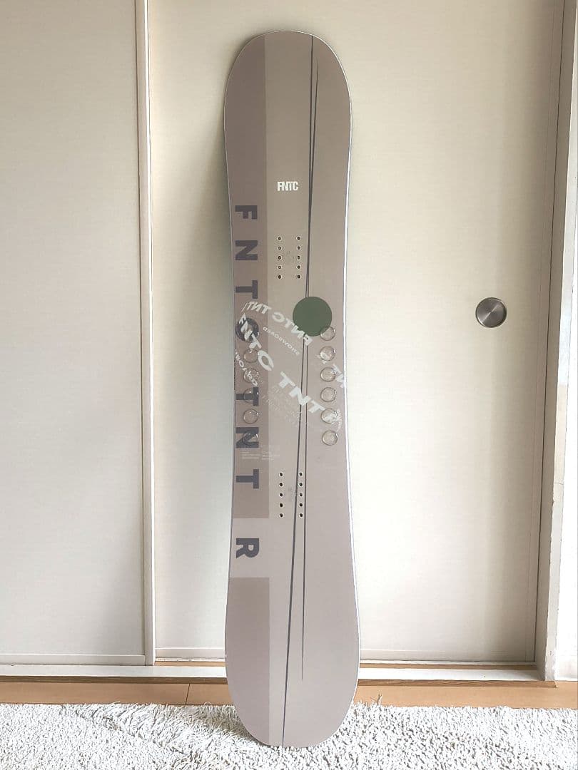 FNTC TNT R 24-25 143cm ベージュ　グラトリ　スノボ