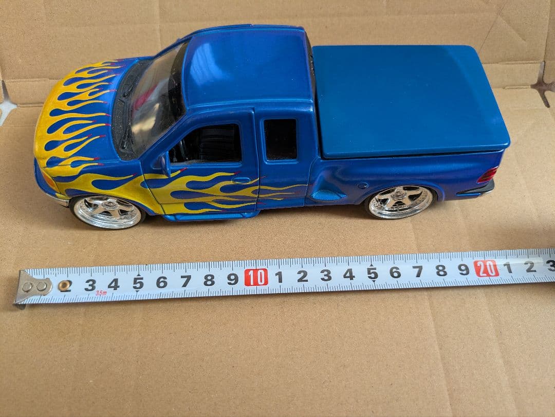 フォード F-150　フレアサイド・スーパーキャブ・ピックアップ　1/24