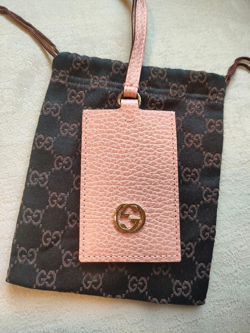 GUCCI グッチ レザー インターロッキング ネームタグ ピンク 美品