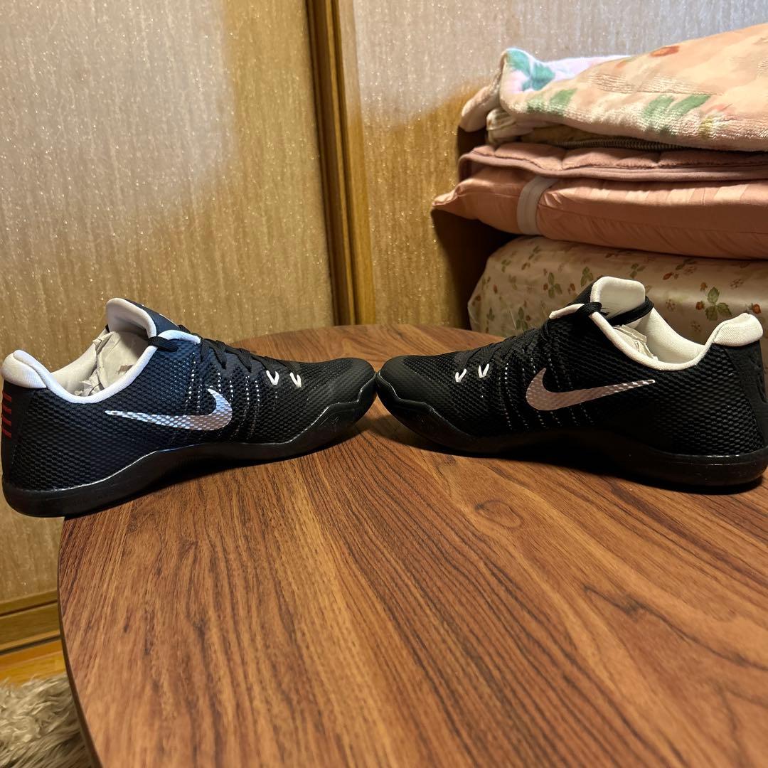 KOBE 11 Nike バスケットボールシューズ 黒/白