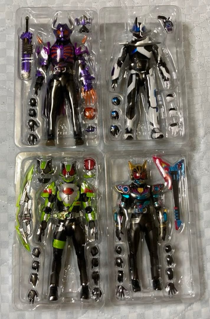 s.h.figuarts 仮面ライダーギーツ　タイクーン　ナーゴ　バッファ