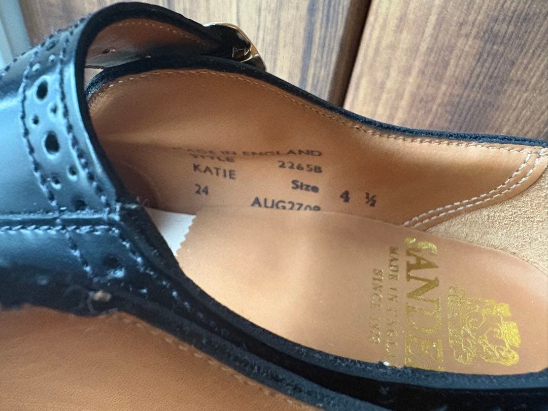 【ほぼ新品】SANDERS 2265B FEMALE PUNCHEDSANDAL