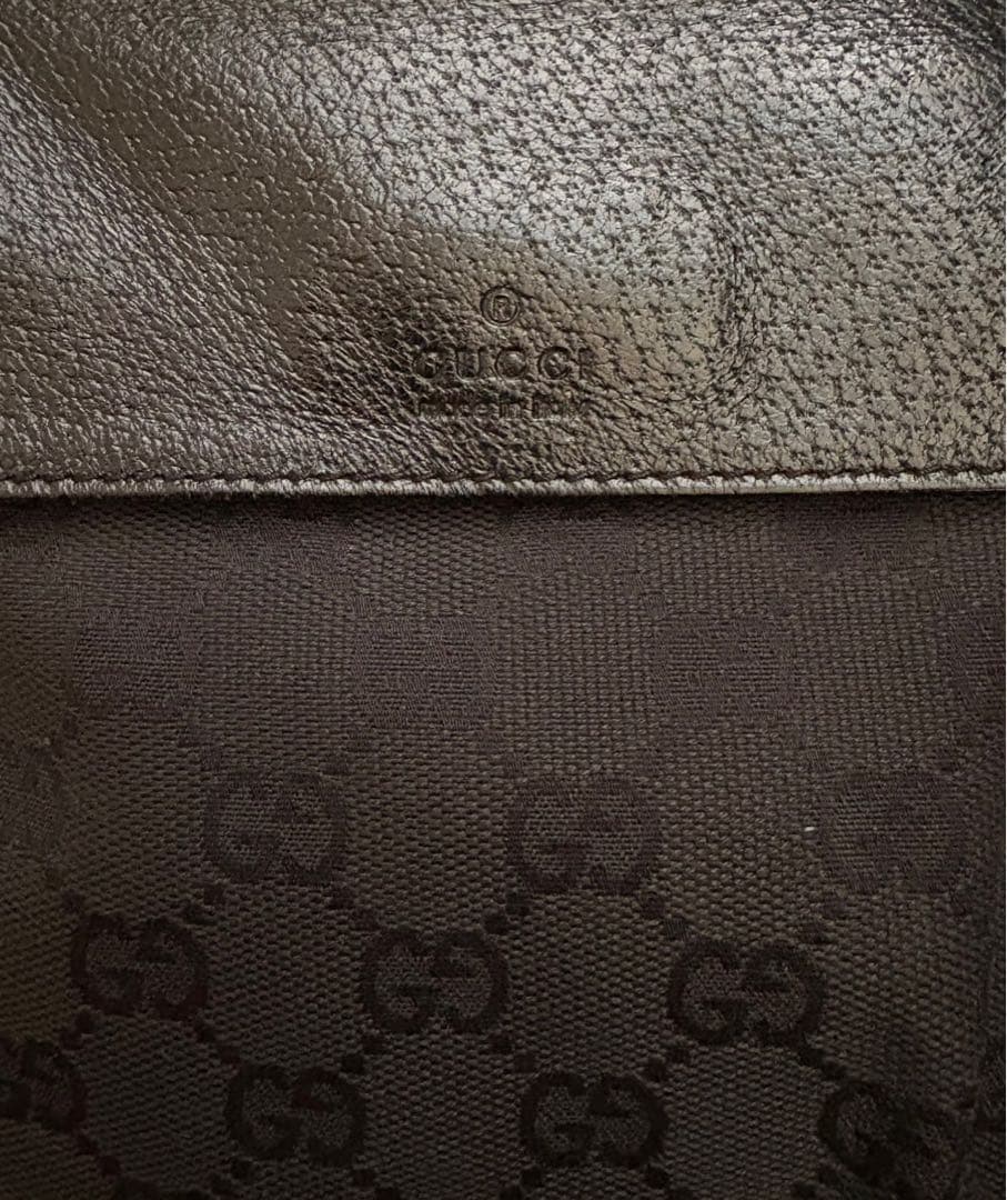 GUCCIボディバッグ