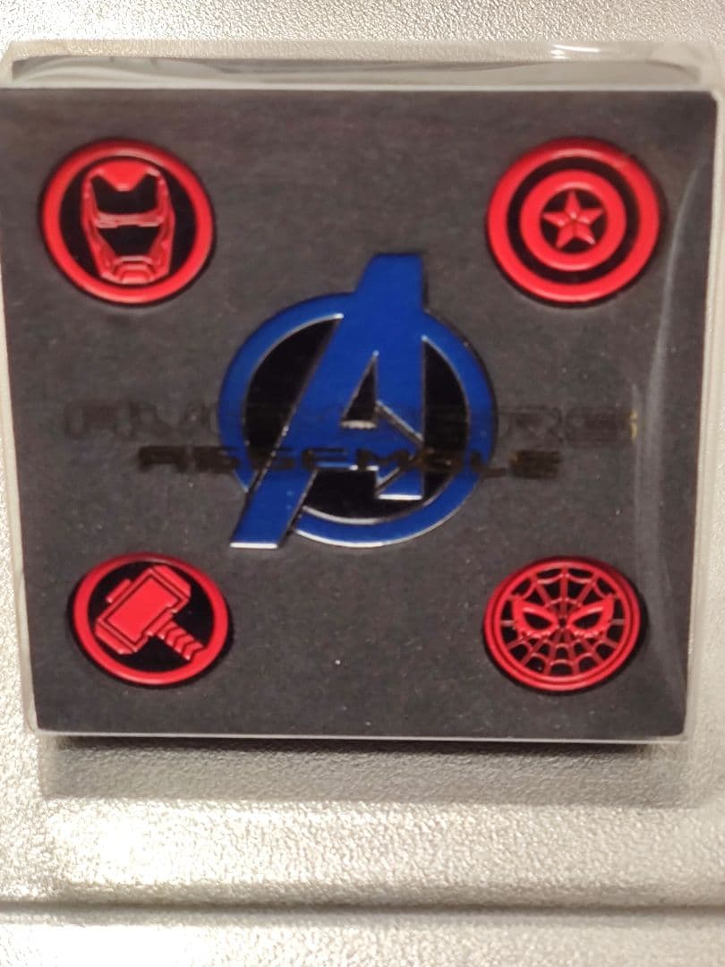 アベンジャーズ　エンドゲーム劇場来場者限定ピンバッジセット