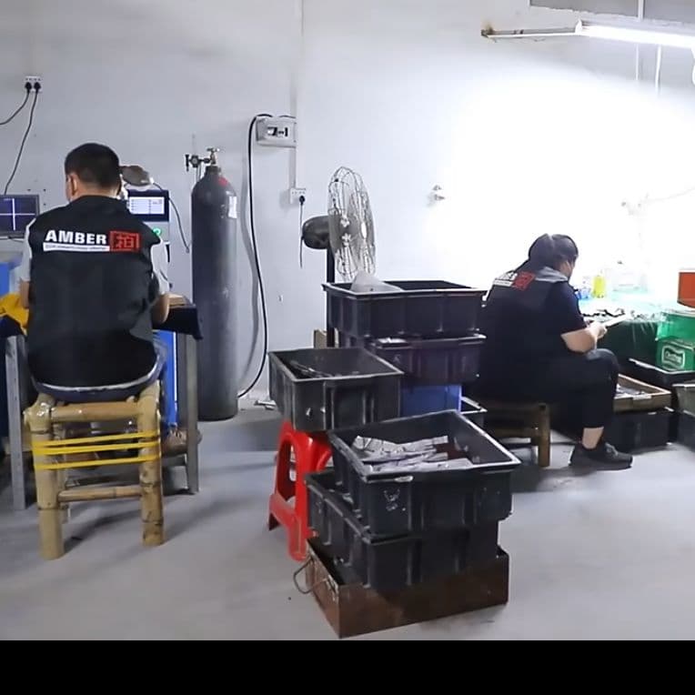 プレゼント付き　V金10号　ダマスカス包丁　ワインレッド柄　剣型　牛刀　三徳