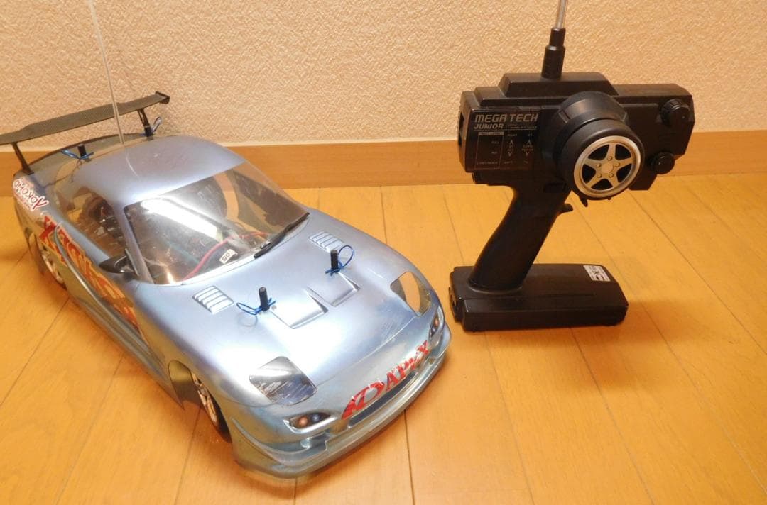 ラジコンカー　1/10 電動カー　4WD