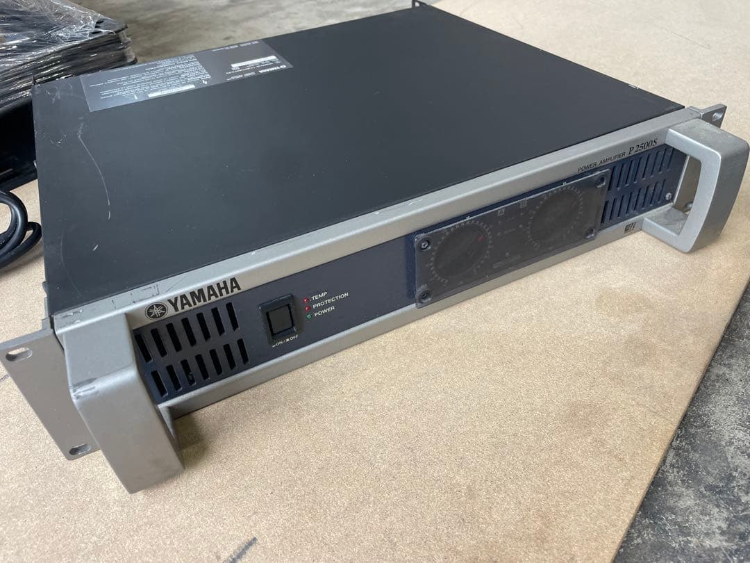 YAMAHAパワーアンプ　P2500S