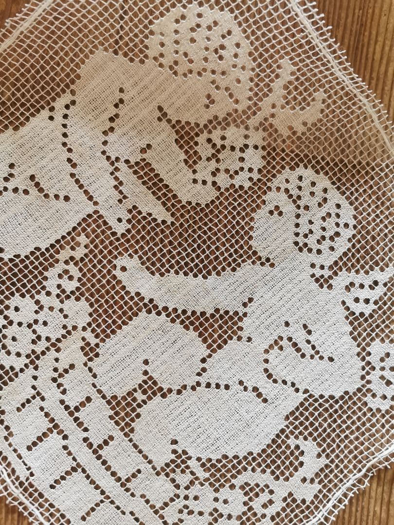 アンティークフランス 手編みリネンフィレレースパネル 天使の葡萄酒ワイン作り