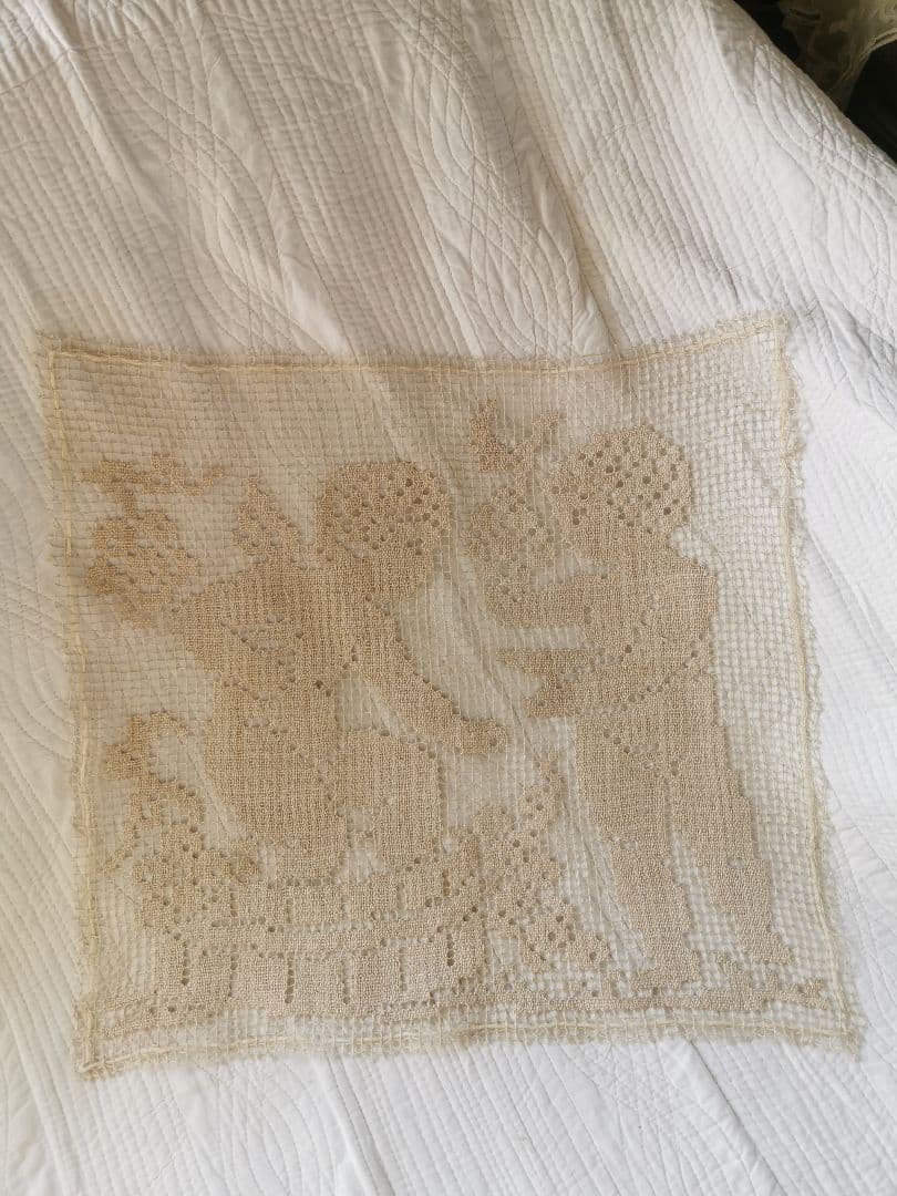 アンティークフランス 手編みリネンフィレレースパネル 天使の葡萄酒ワイン作り