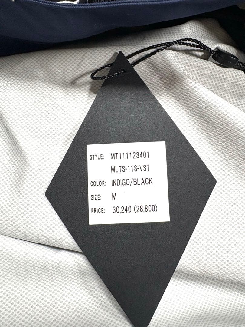 マーク＆ロナ　Triangle Squareナイロンベスト　フード脱着可