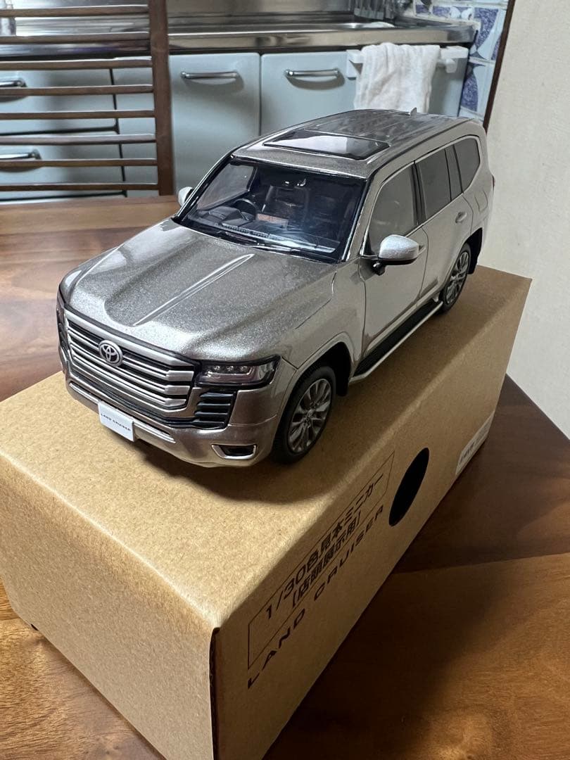 【非売品】トヨタ ランドクルーザー 1/30スケール シルバー