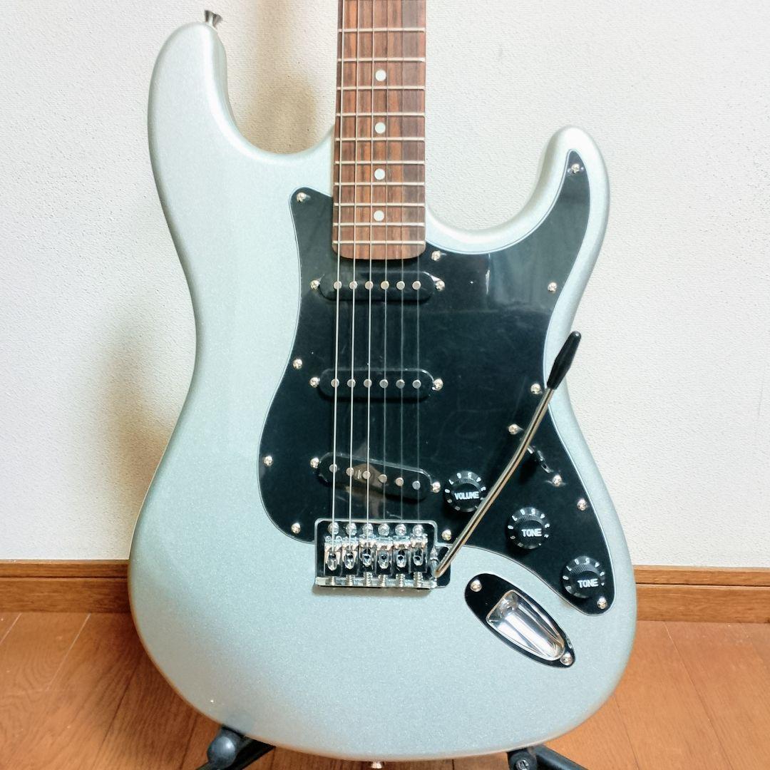 Mavis　ストラトキャスタータイプ　エレキギター　メタリックシルバー