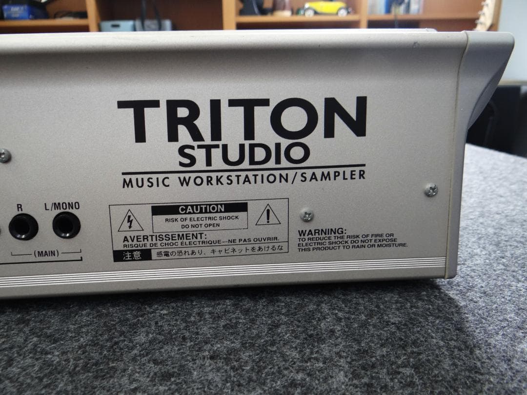 KORG Triton studio 動作確認済　ハードケース付