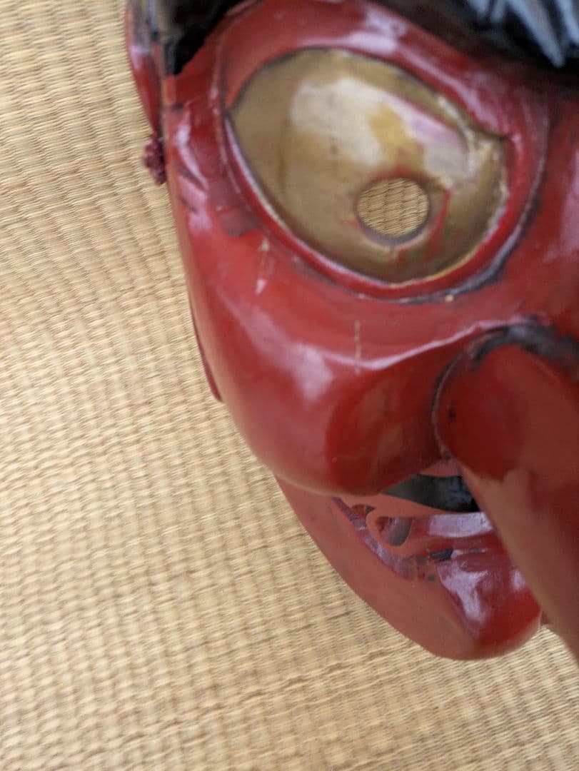 大迫力の天狗面　木製品　壁飾り　程度の良い中古品