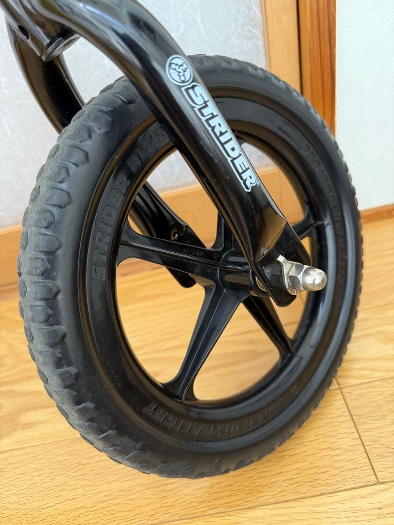 ダーン様⭐︎ストライダー　スポーツ　12インチ　黄色　ヘルメット付き